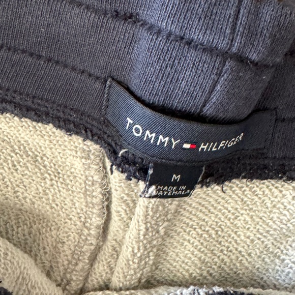 Tommy Hilfiger shorts - Picture 2 of 2